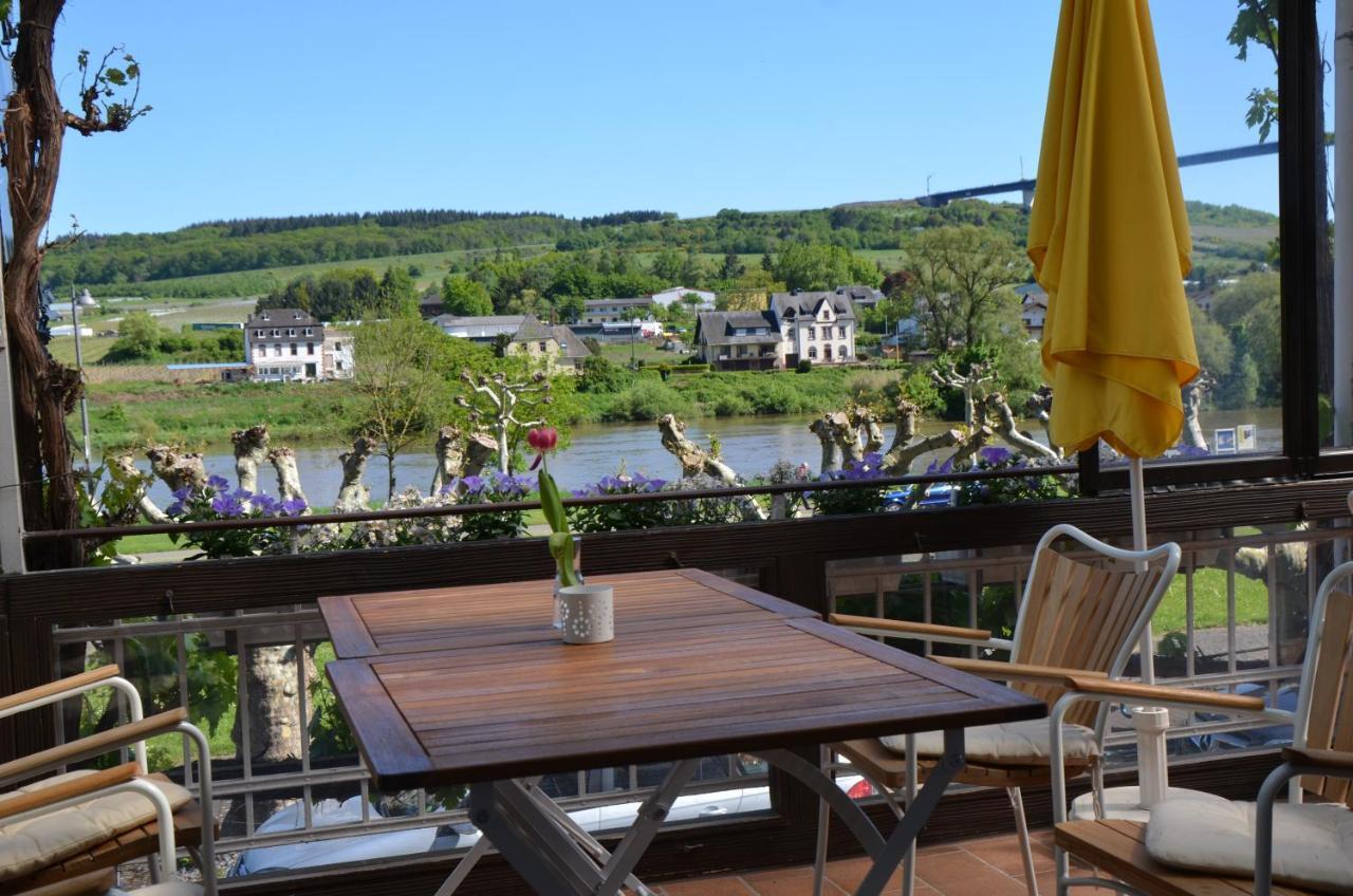 Hotel Weingut Erbes-Henn Ürzig Exteriér fotografie