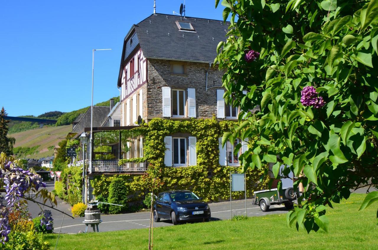 Hotel Weingut Erbes-Henn Ürzig Exteriér fotografie