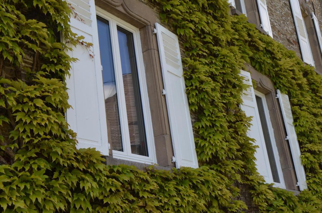 Hotel Weingut Erbes-Henn Ürzig Exteriér fotografie